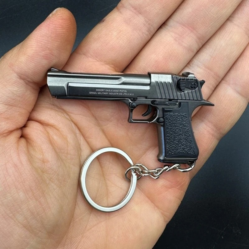 Model Kit Revolver - Chaveiro de metal em escala 1:4
